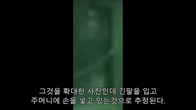 拡大カット――「長袖を着てポケットに手を入れていると推定」。幽霊は撮影スタッフだった。