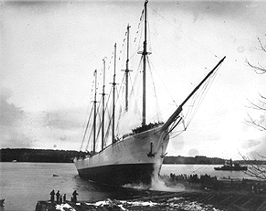 The Carroll A. Deering at her launch in Bath, Maine, in 1919, all five masts standing