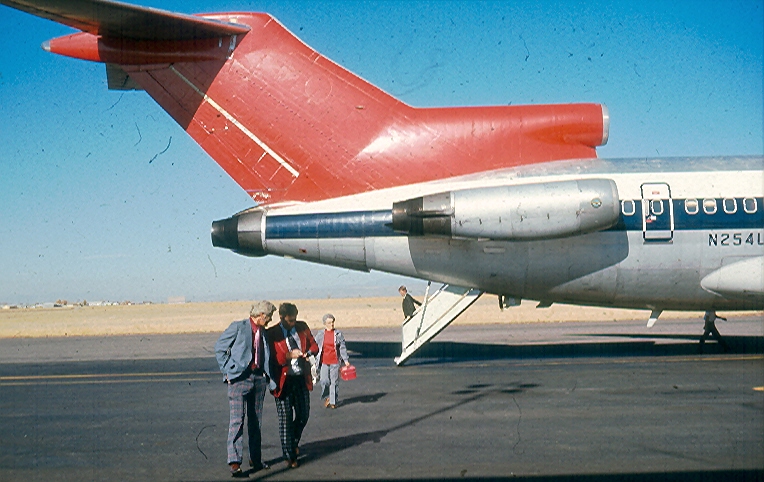 西北東方航空波音727放下後艙梯(airstair)的實照(1975年) — 正是庫柏跳機所用的同型機後艙階梯結構
