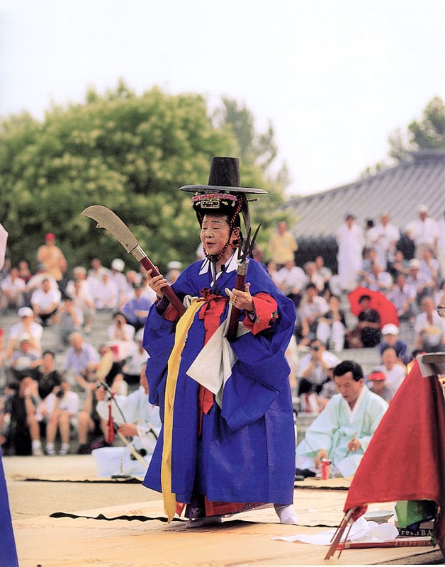 A saenam-gut, a traditional Korean shamanic ritual for the dead — the folk-religion backdrop of the legend. (ROK Ministry of Culture / CC BY-SA 2.5)