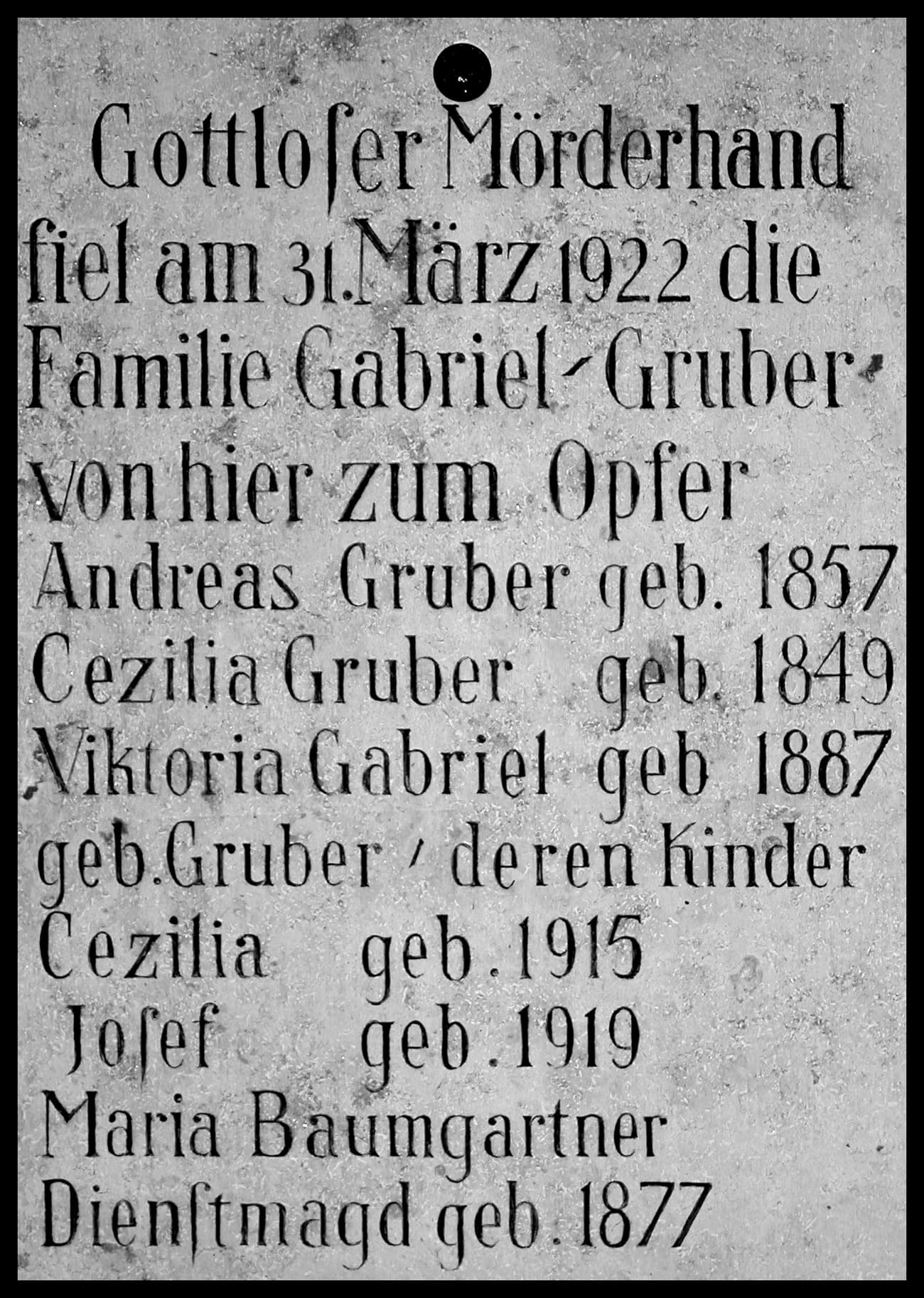 The memorial inscription commemorating the six people killed at Hinterkaifeck. (Christian Greller / CC BY 2.0)