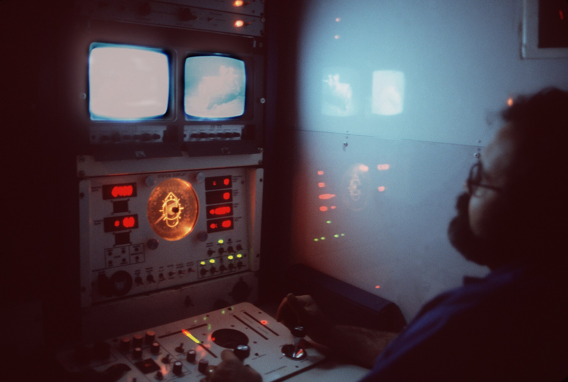 1984年のKAL007引き揚げ作戦に投入された米海軍のサルベージ船USNSナラガンセット