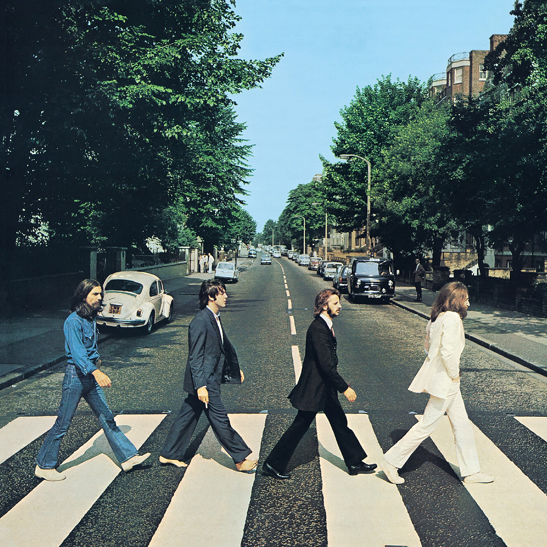 ビートルズ『Abbey Road』のオリジナル・ジャケット - 4人がアビー・ロードの横断歩道を渡る実際の写真