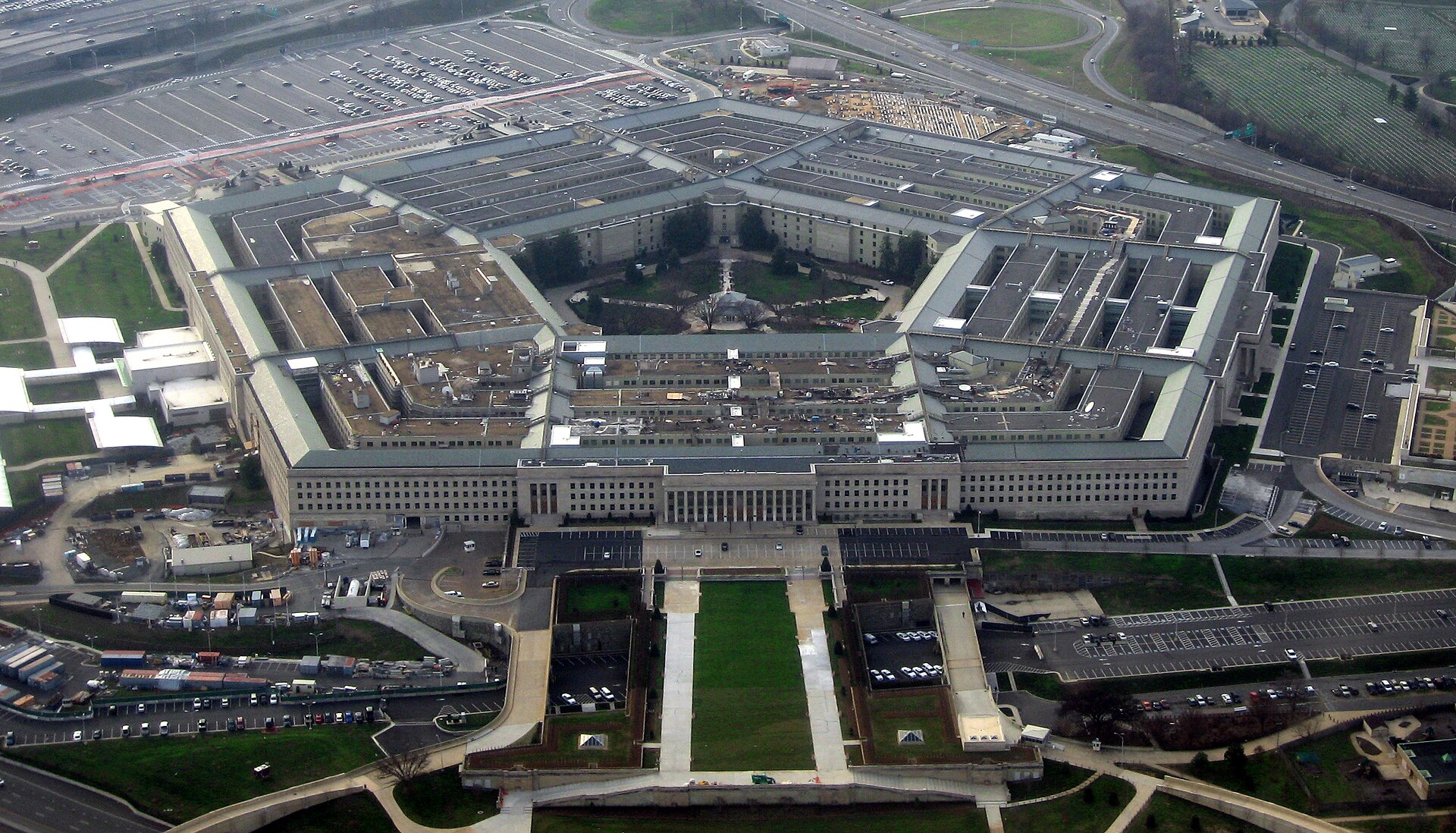 The Pentagon, headquarters of the U.S. Department of Defense — the secret UFO research program AATIP ran from here. (Wikimedia Commons, Public Domain)